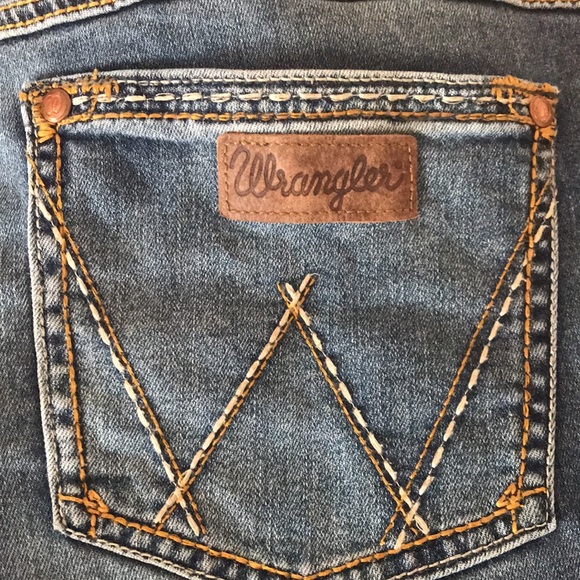 Wrangler women’s signature boot cut jeans - Picture 2 of 16